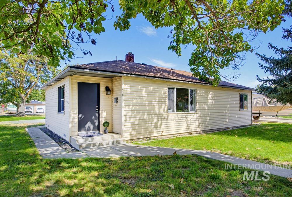 1303 Willow St Property Photo 1