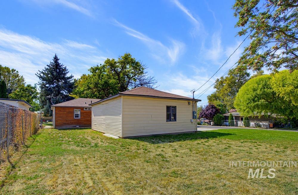 1303 Willow St Property Photo 15