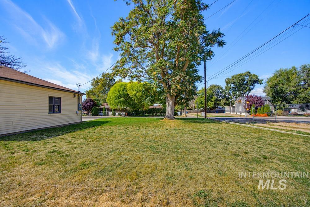 1303 Willow St Property Photo 16