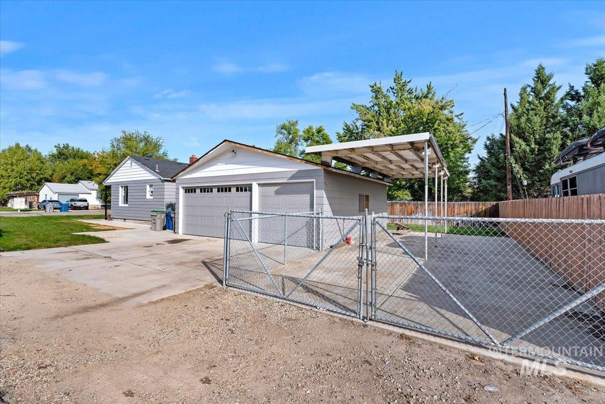 10 N Harrell St Property Photo 15