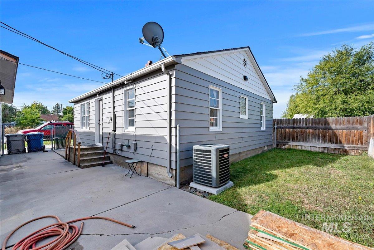 10 N Harrell St Property Photo 16