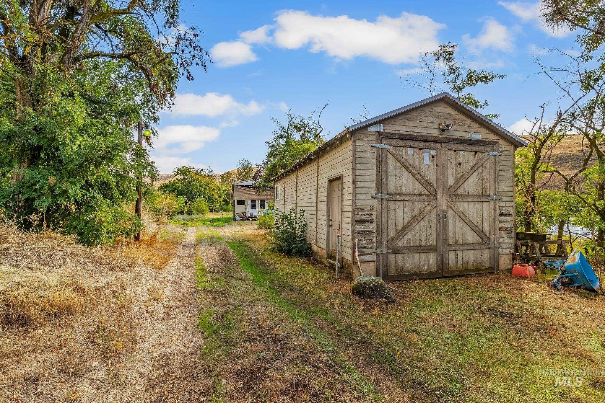 22116 Highway 12 Property Photo 13