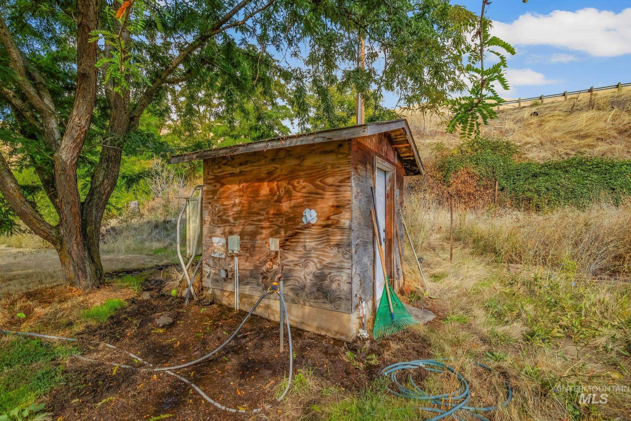 22116 Highway 12 Property Photo 16