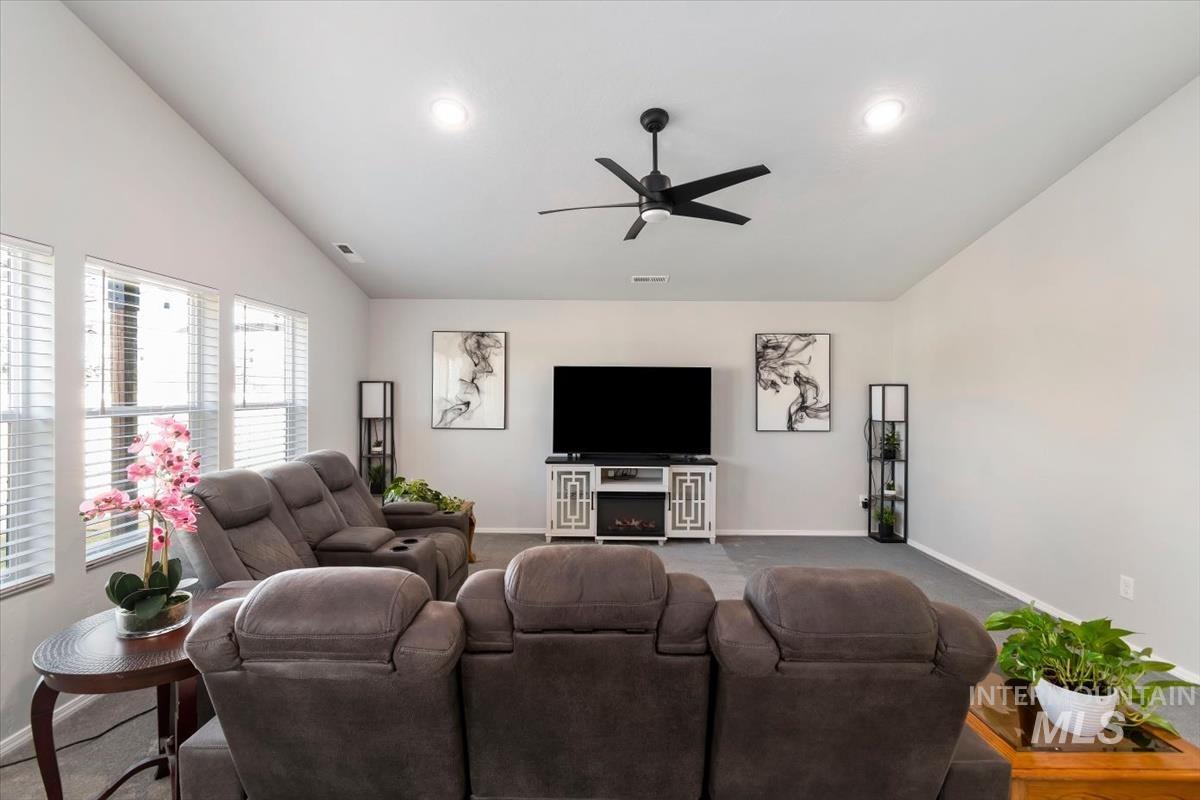 11194 Newton St Property Photo 17