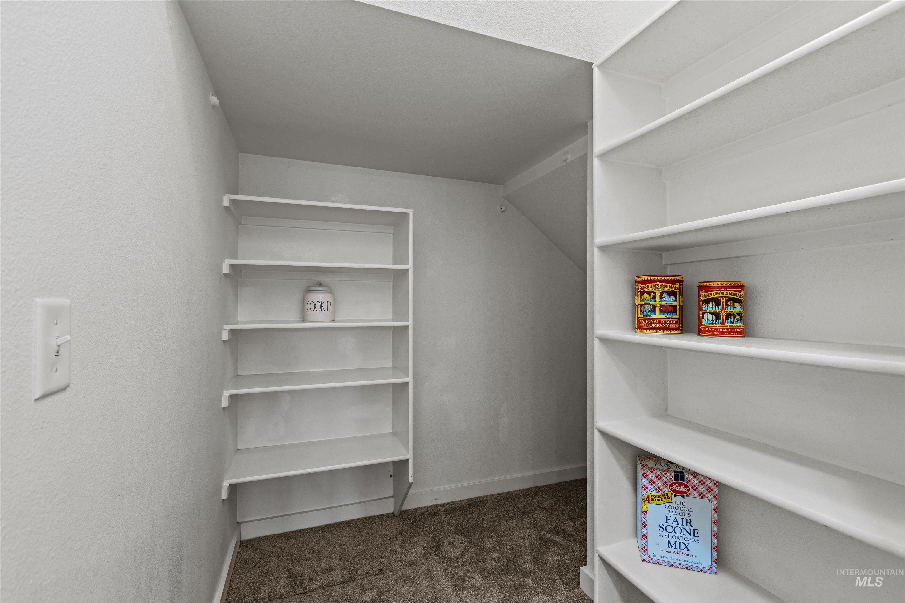 675 E Pine Ave Property Photo 16