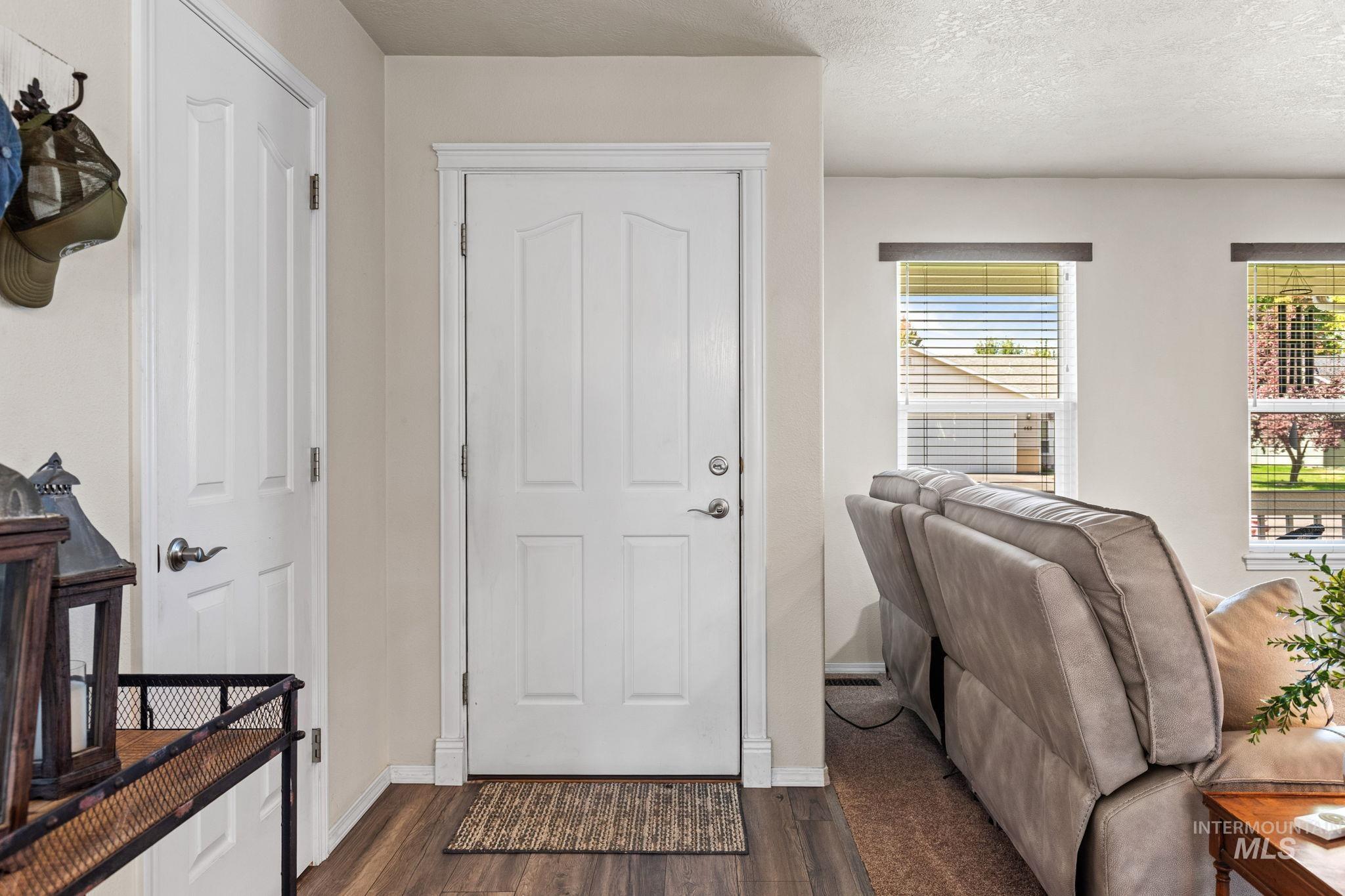 440 N Nebula Ave Property Photo 4