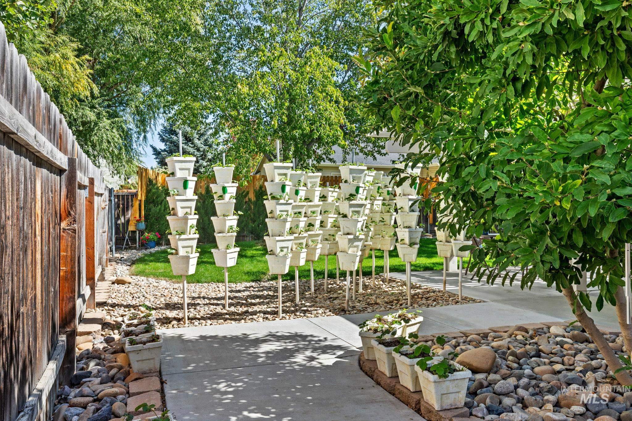 440 N Nebula Ave Property Photo 47