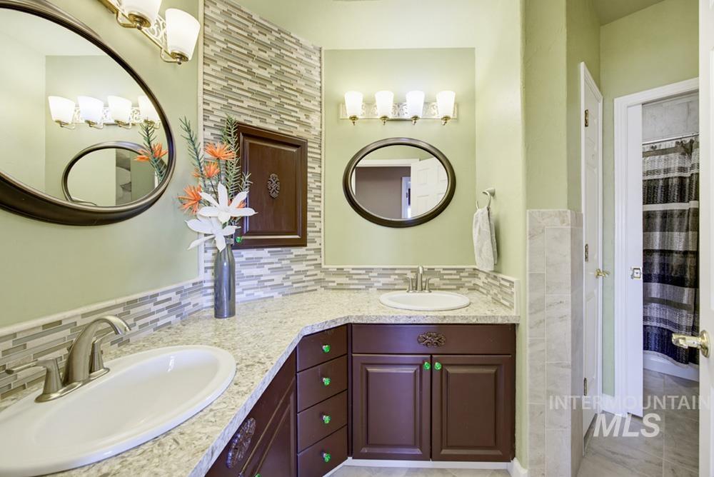2797 N Cliffview Pl Property Photo 21