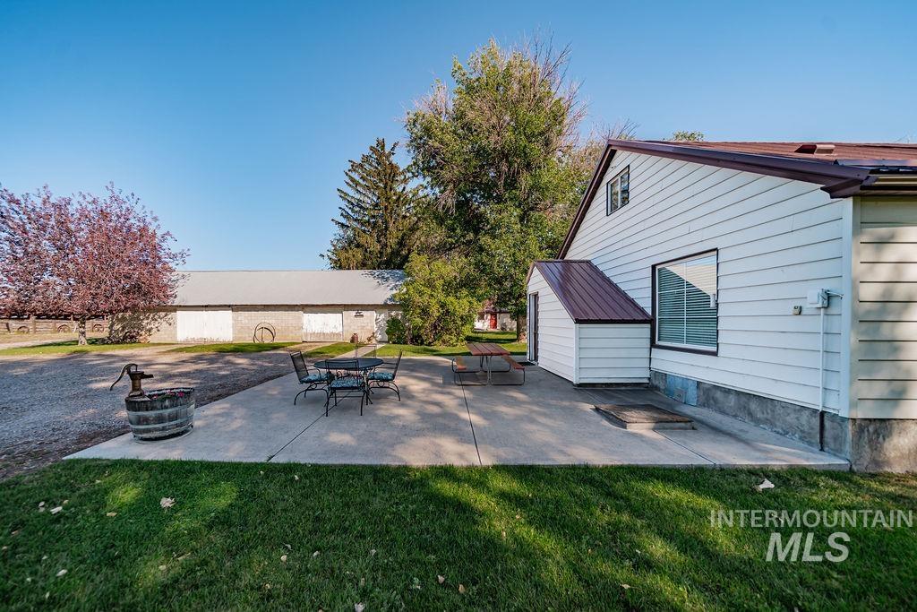 2025 97th Property Photo 8