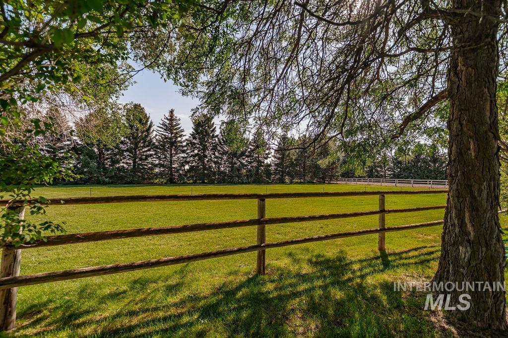2025 97th Property Photo 18