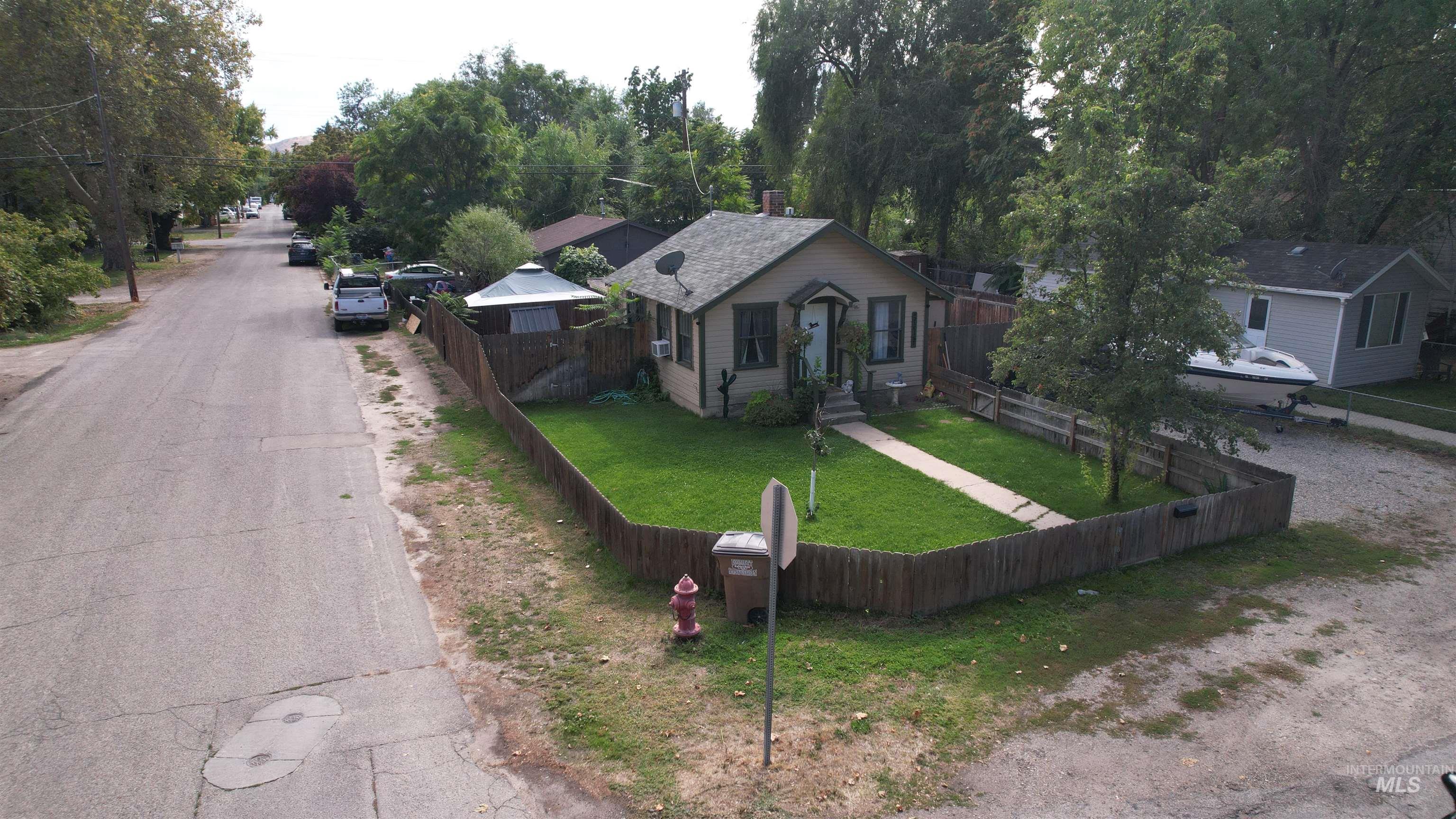 831 E 1st St & 207 S Declark Property Photo 6