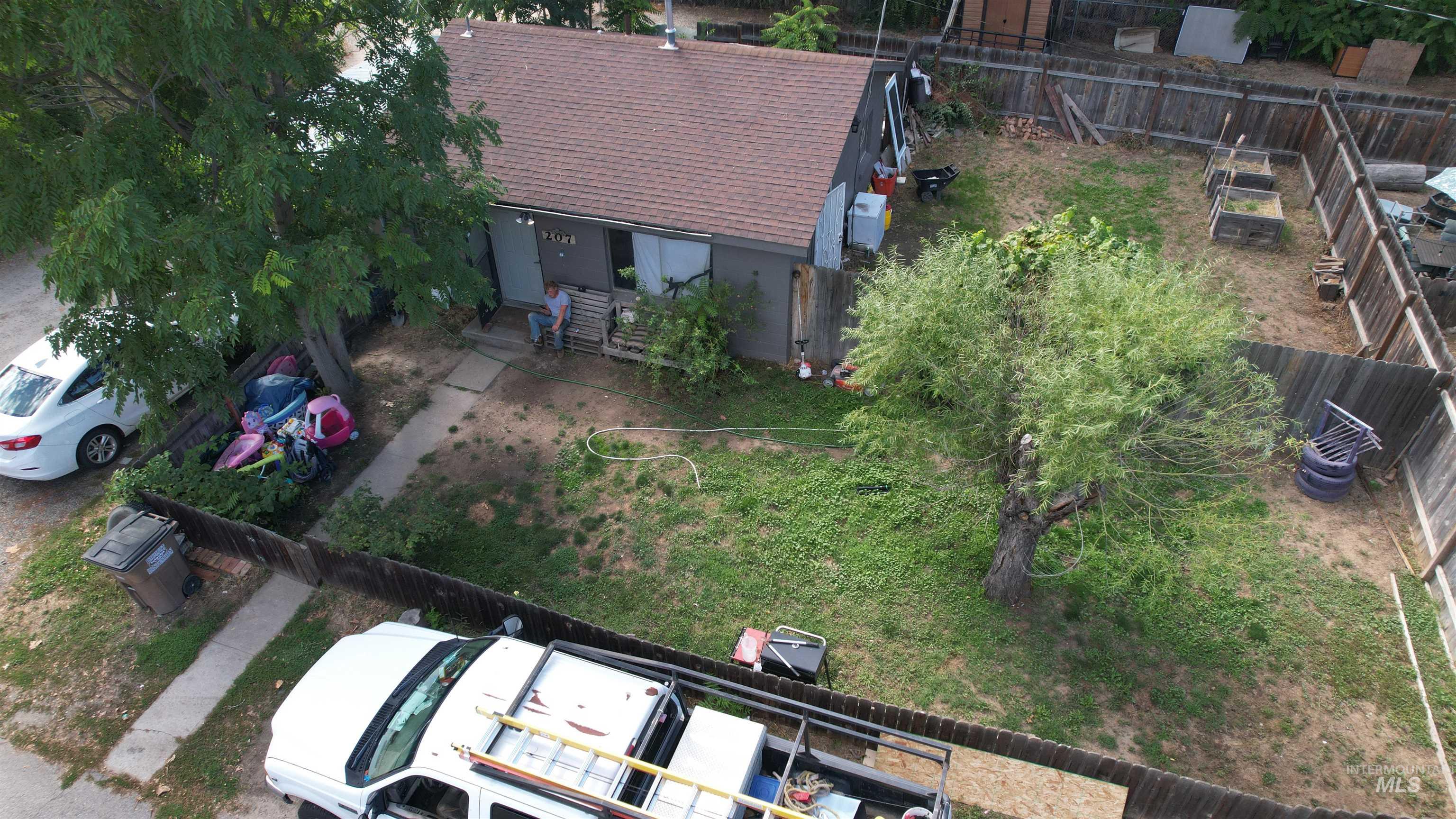 831 E 1st St & 207 S Declark Property Photo 25