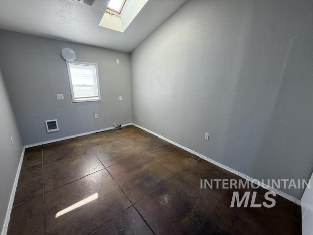 94 N Oneida Property Photo 3