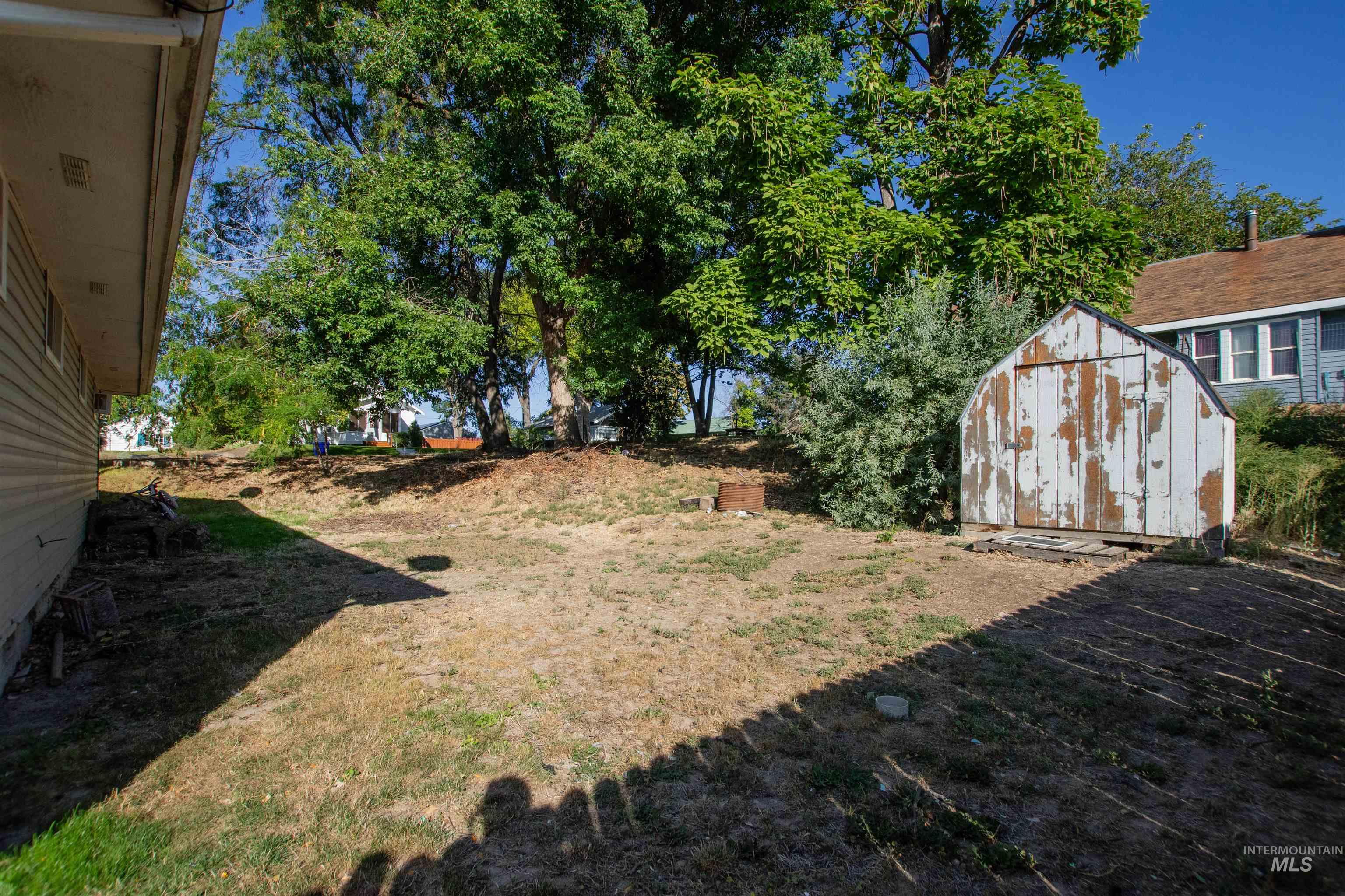 801 E Ball Avenue Property Photo 3