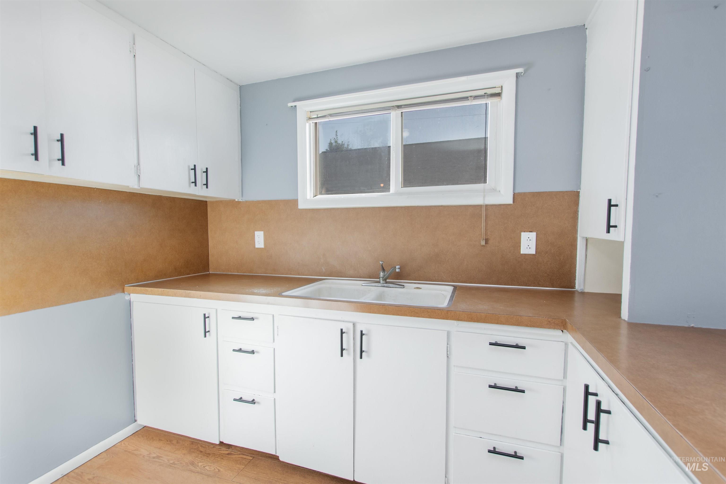 801 E Ball Avenue Property Photo 12