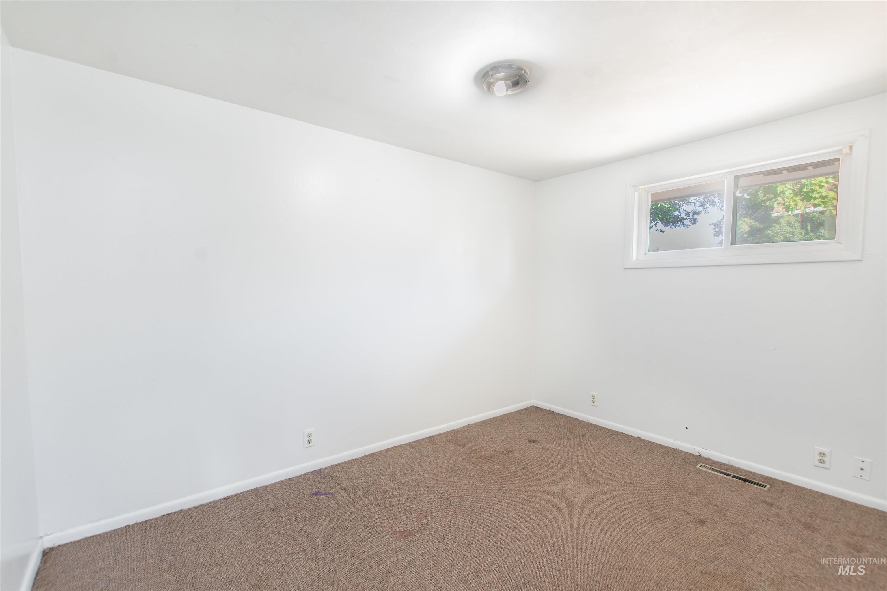 801 E Ball Avenue Property Photo 22