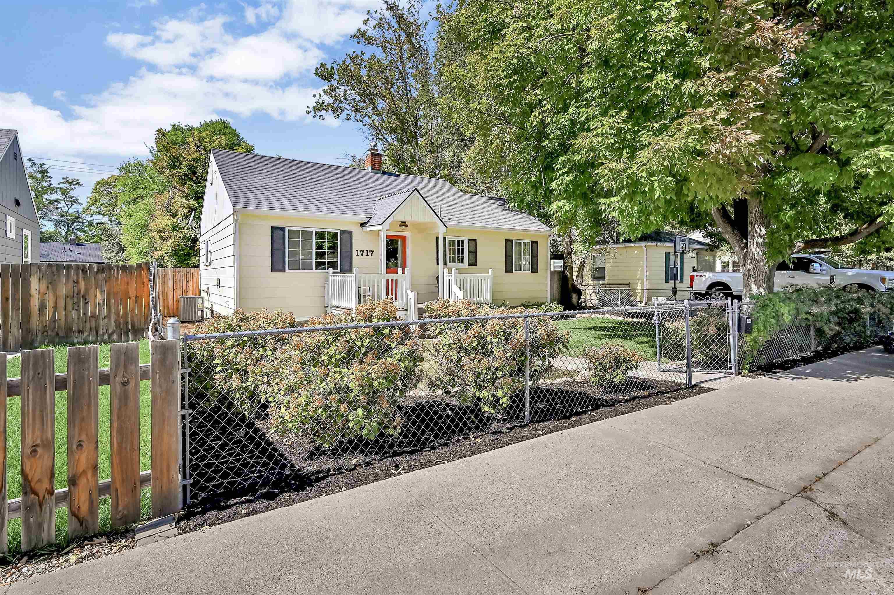 1717 S Euclid Ave Property Photo 3