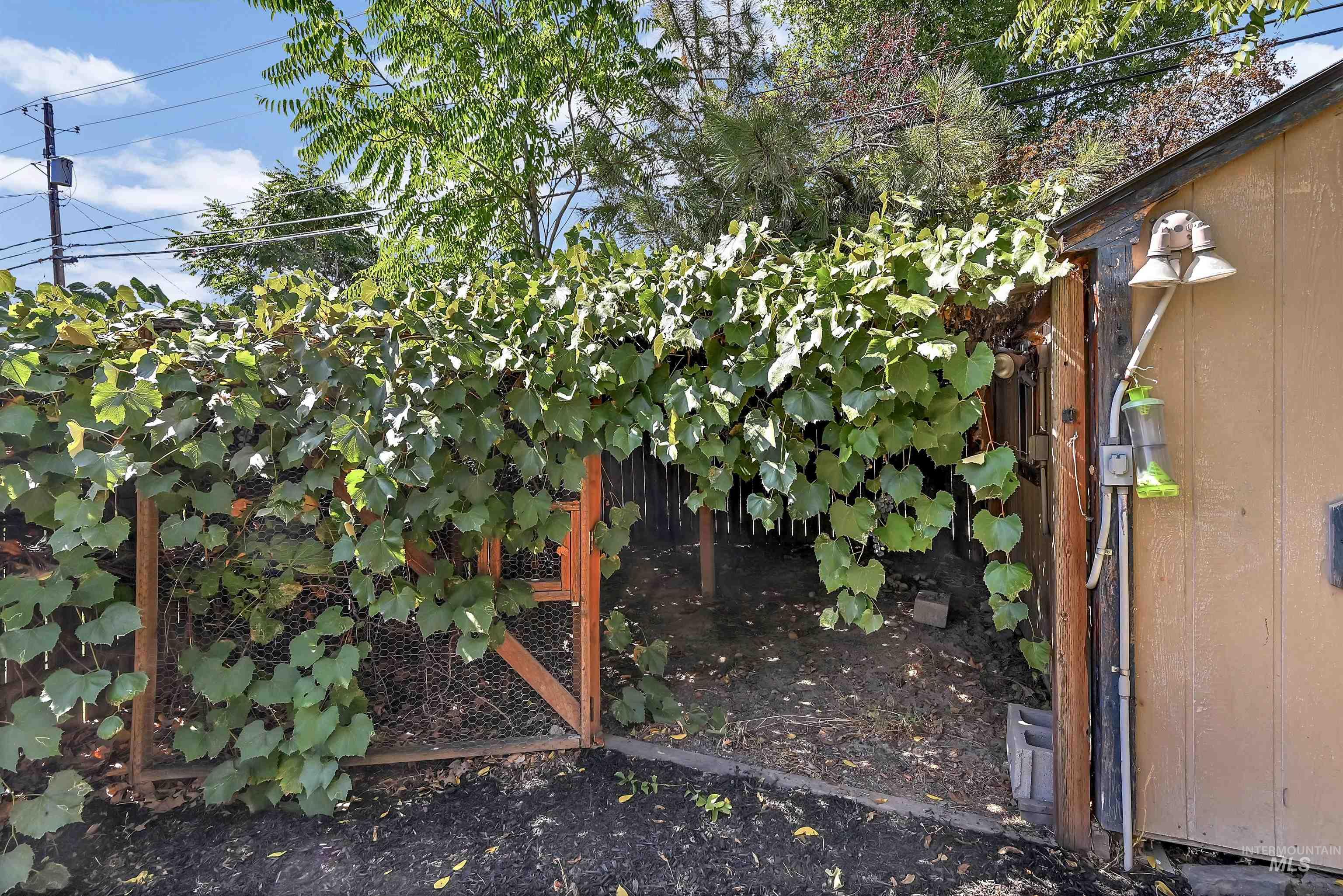 1717 S Euclid Ave Property Photo 27