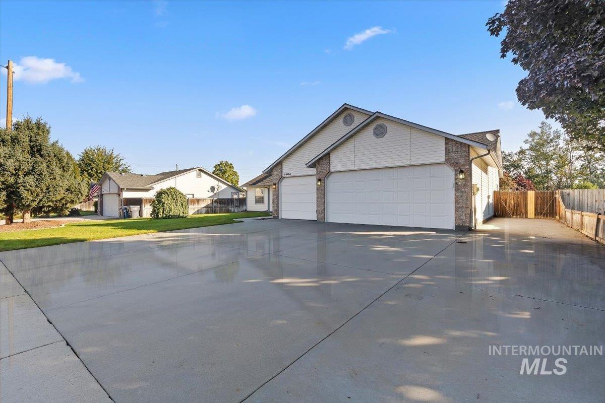 1404 Burnett Dr Property Photo 3
