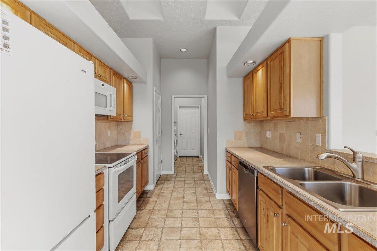 1404 Burnett Dr Property Photo 12