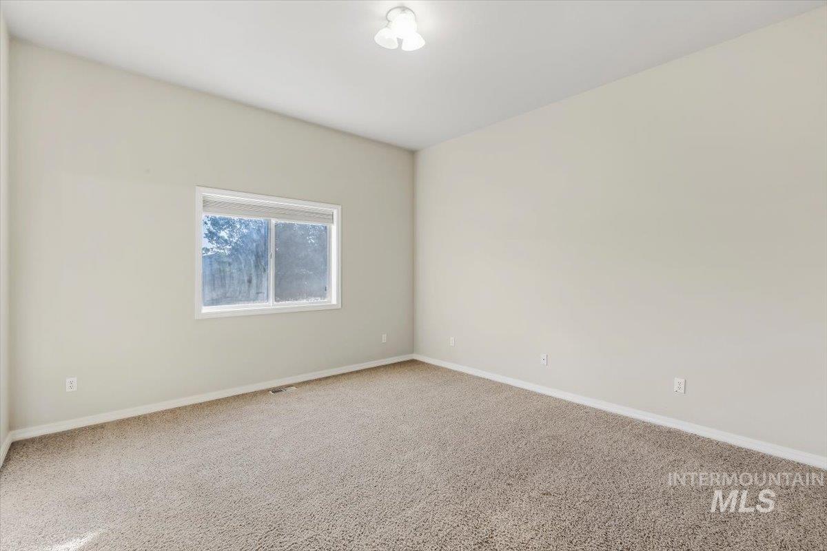 1404 Burnett Dr Property Photo 15