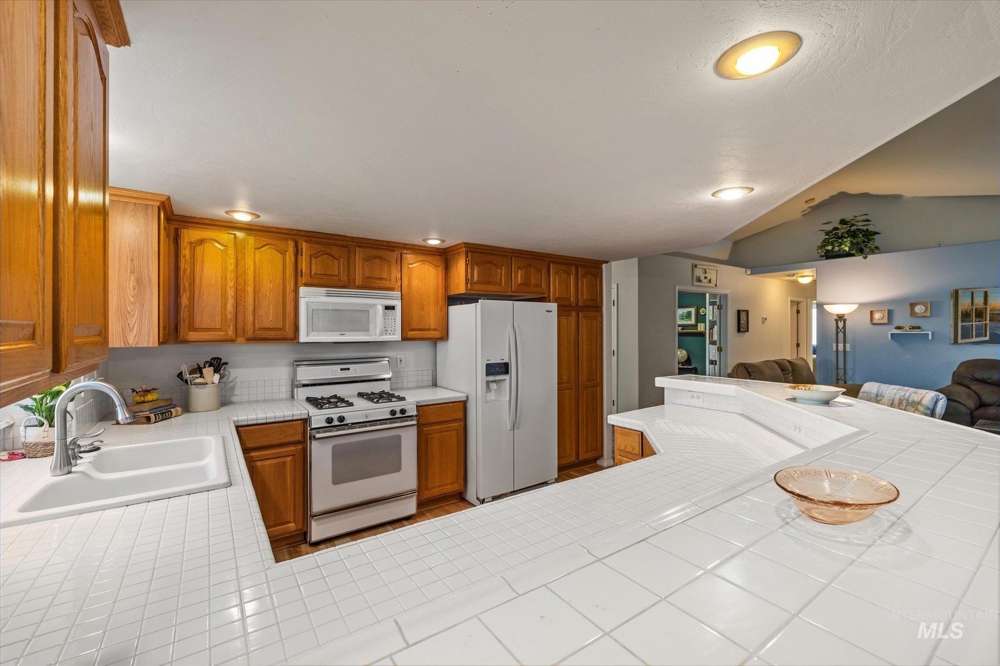 359 S Thoreau Way Property Photo 18