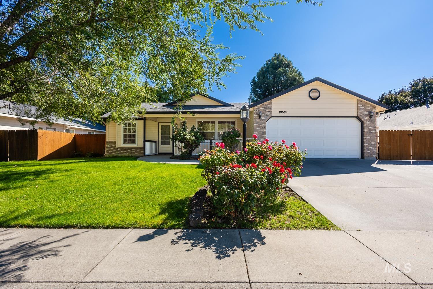 13515 W Persimmon St Property Photo 1