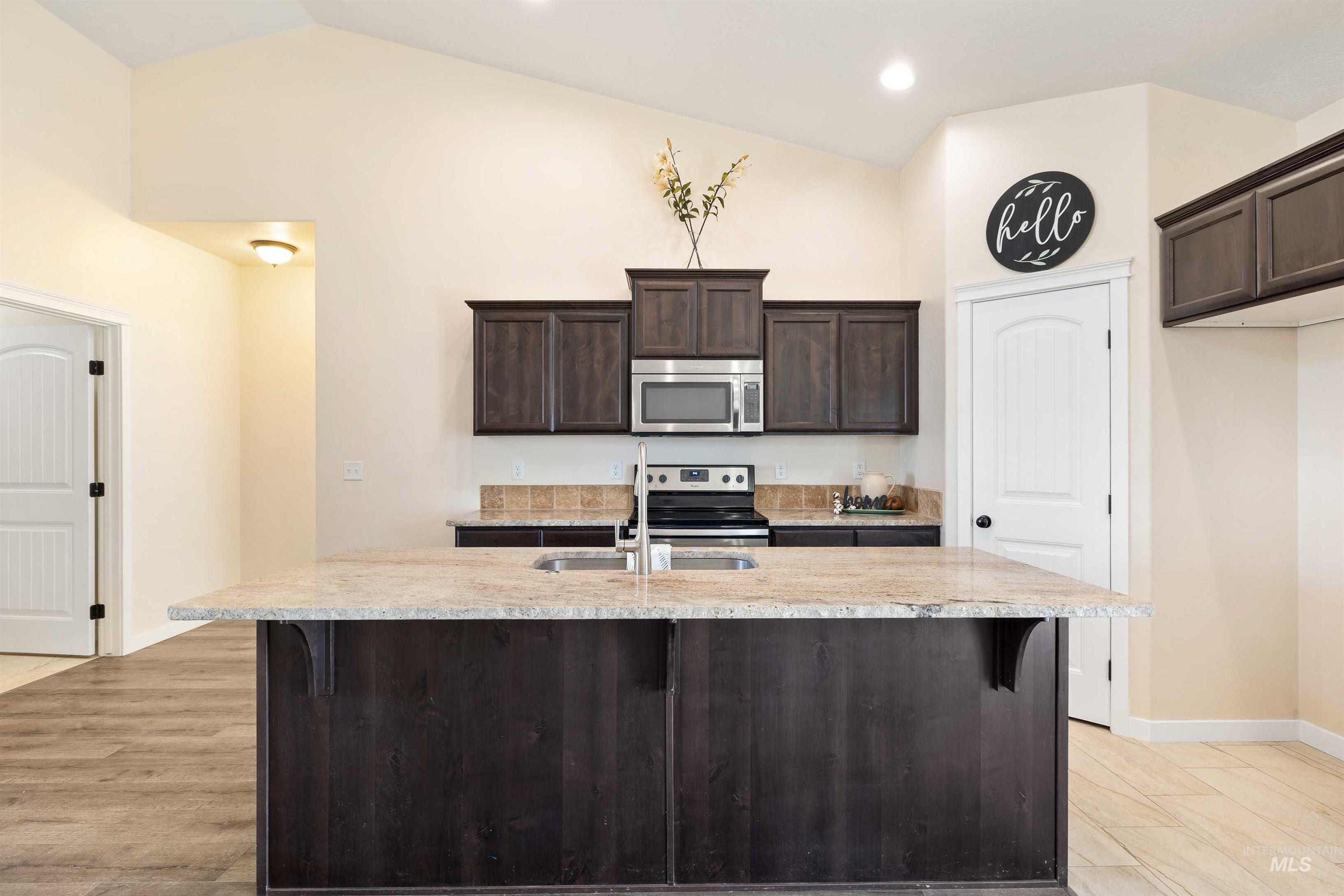 240 Glacier Meadows Way Property Photo 8
