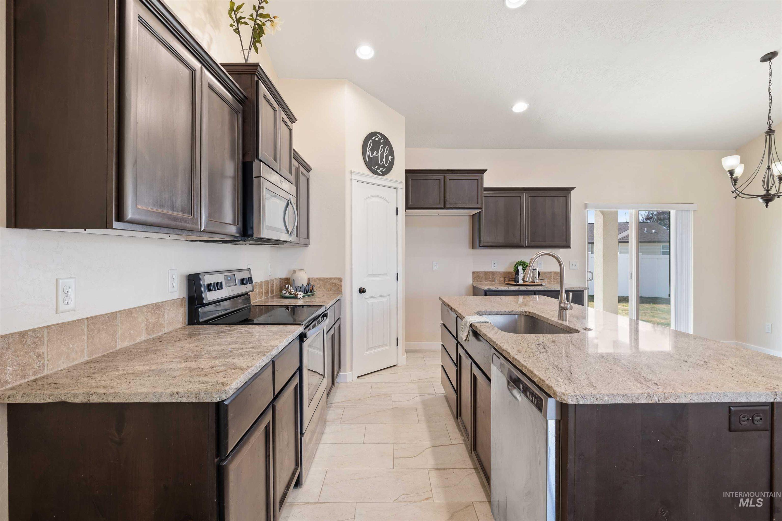 240 Glacier Meadows Way Property Photo 10
