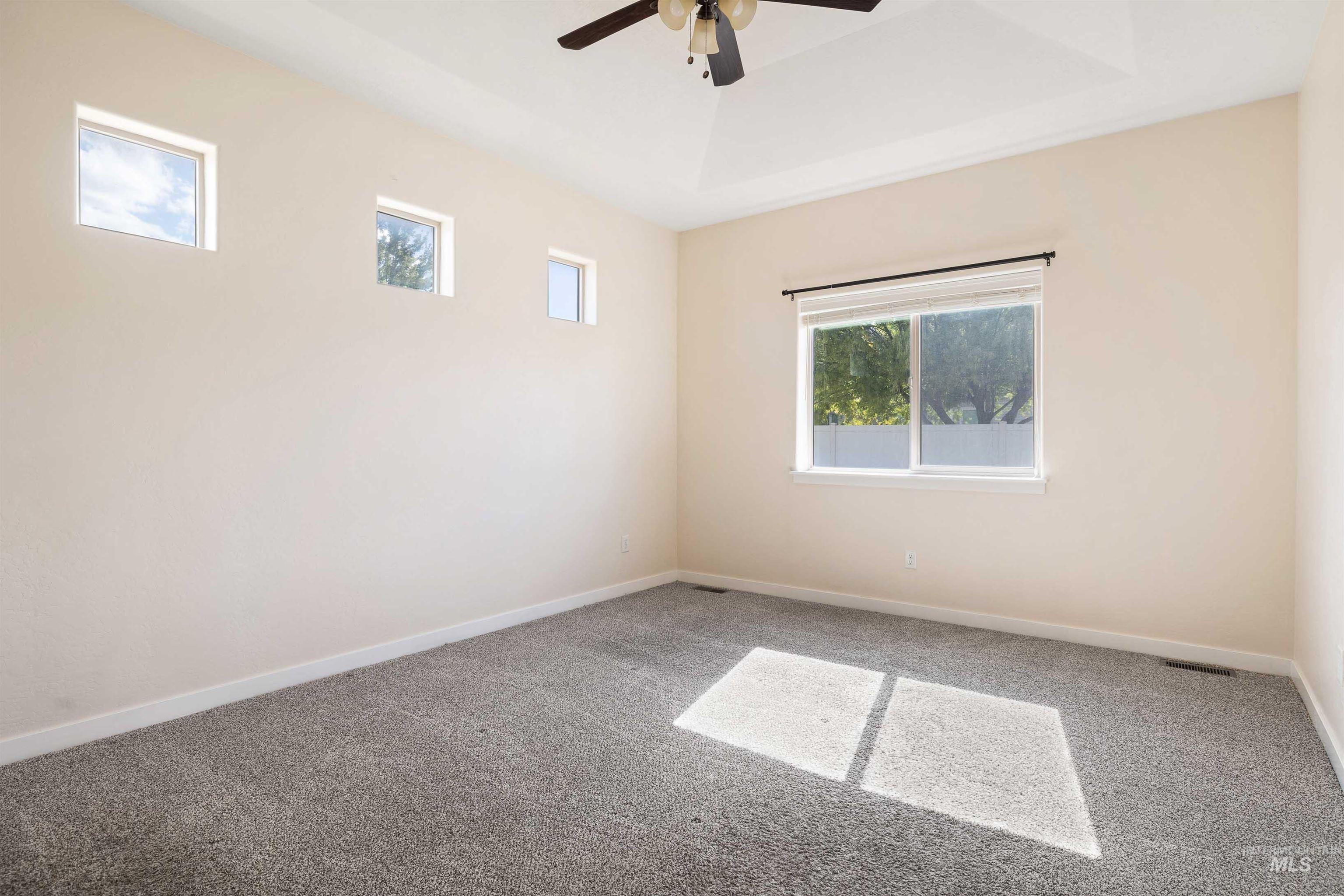 240 Glacier Meadows Way Property Photo 12