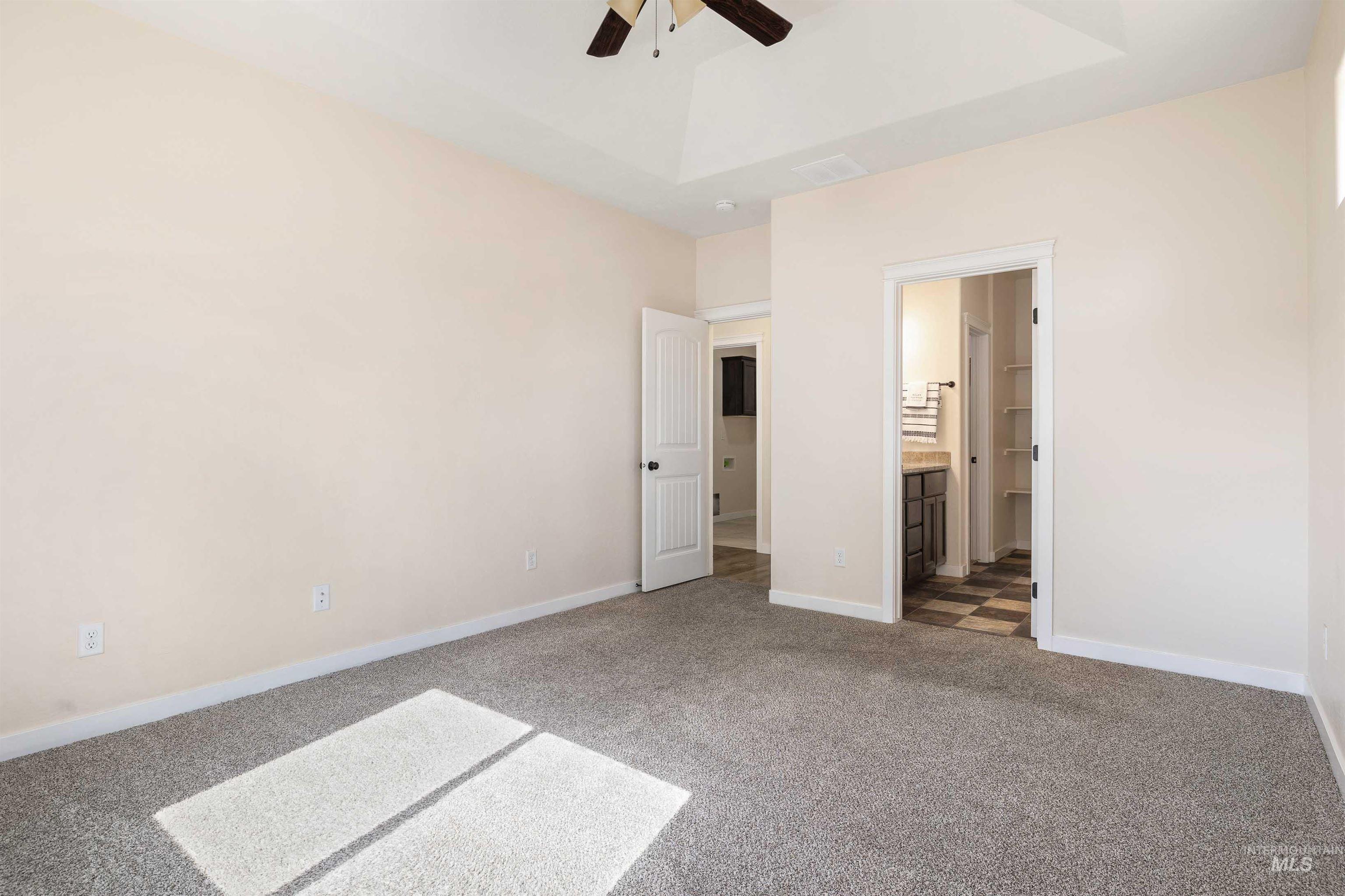240 Glacier Meadows Way Property Photo 13