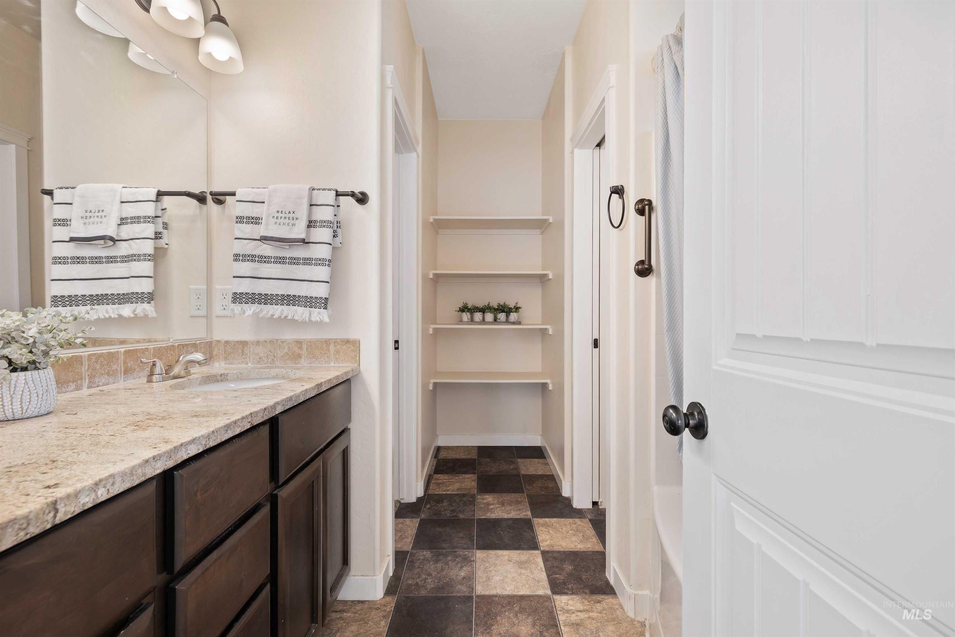 240 Glacier Meadows Way Property Photo 14