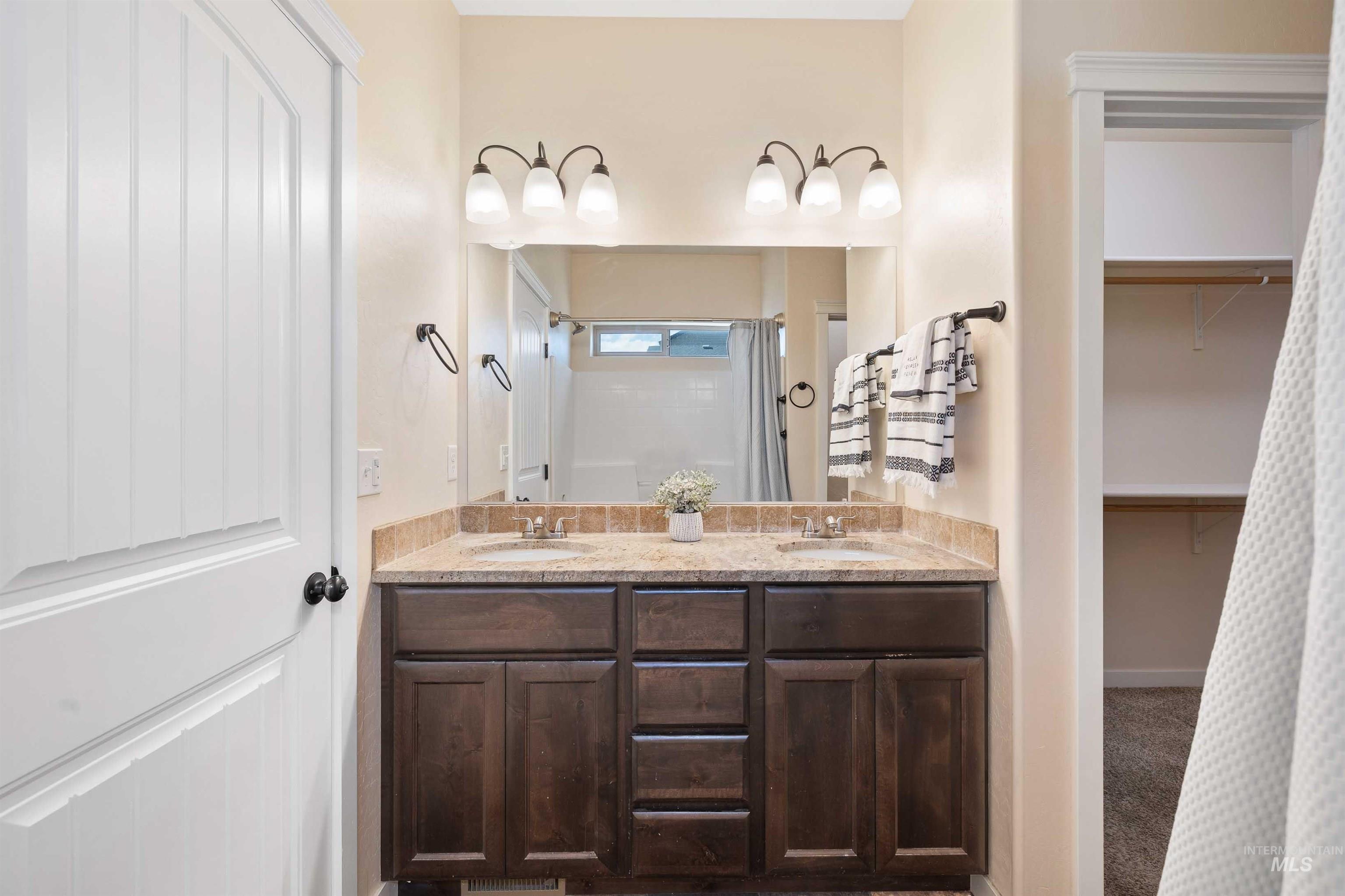 240 Glacier Meadows Way Property Photo 15