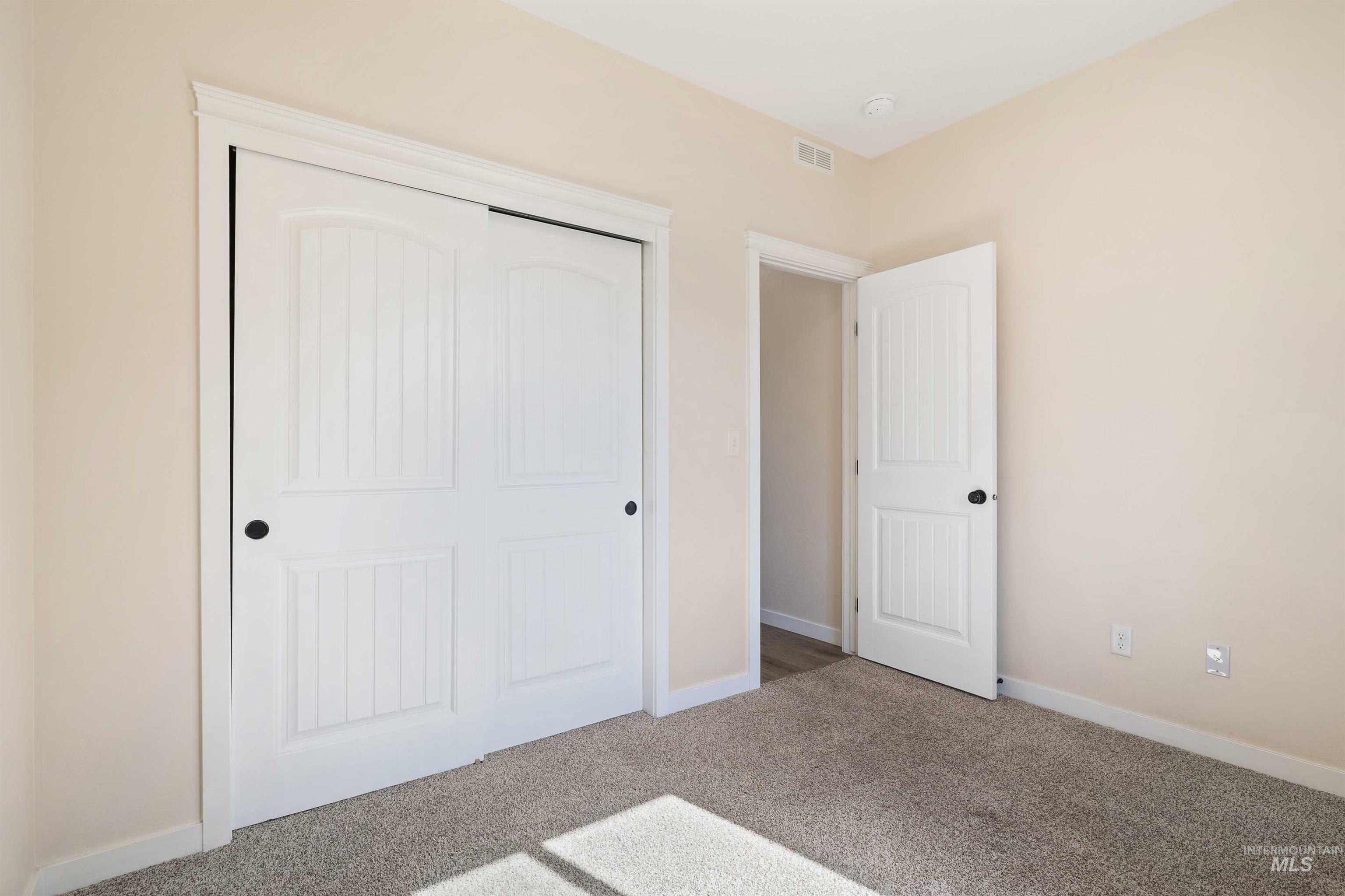 240 Glacier Meadows Way Property Photo 17