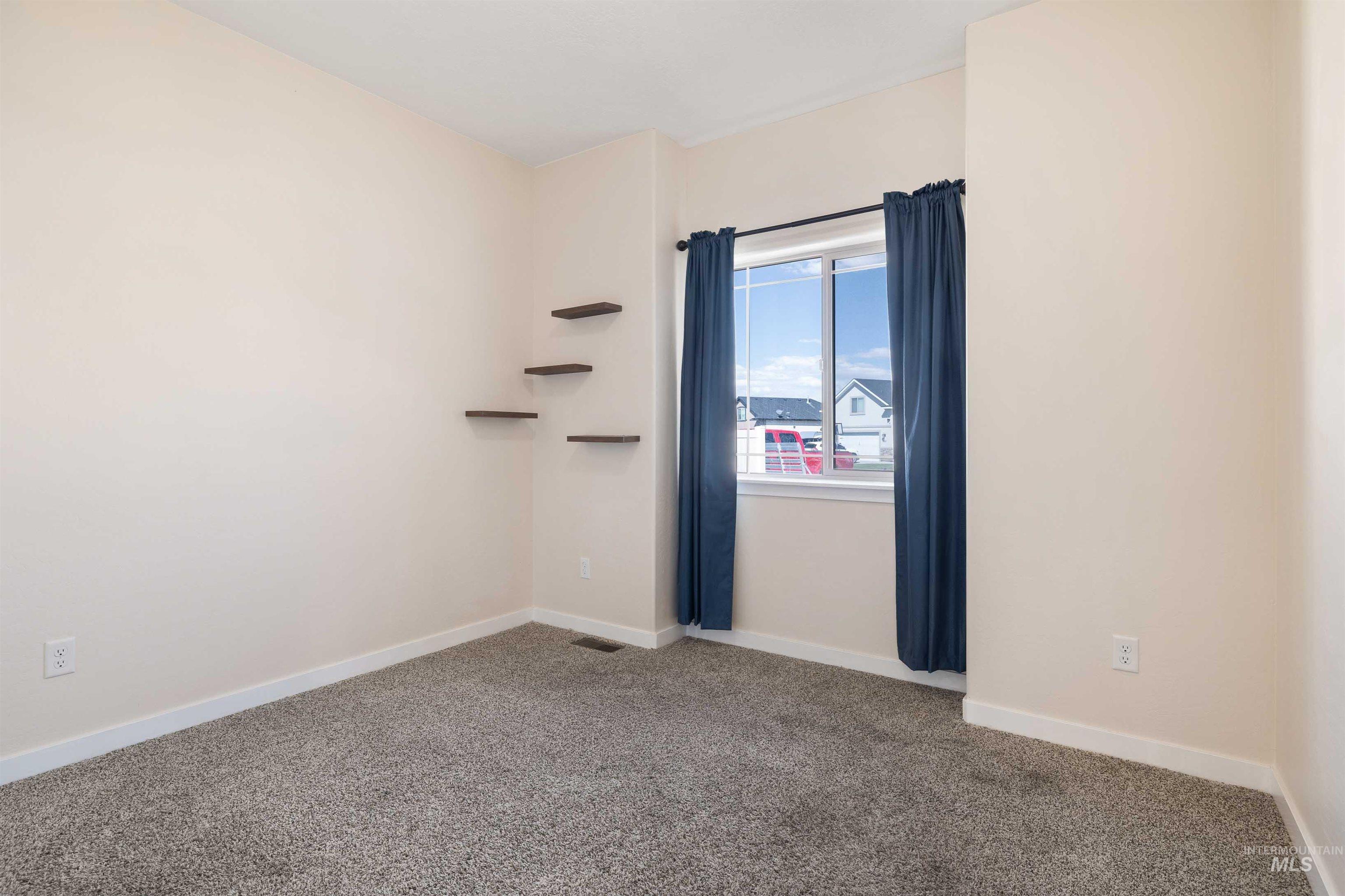 240 Glacier Meadows Way Property Photo 18