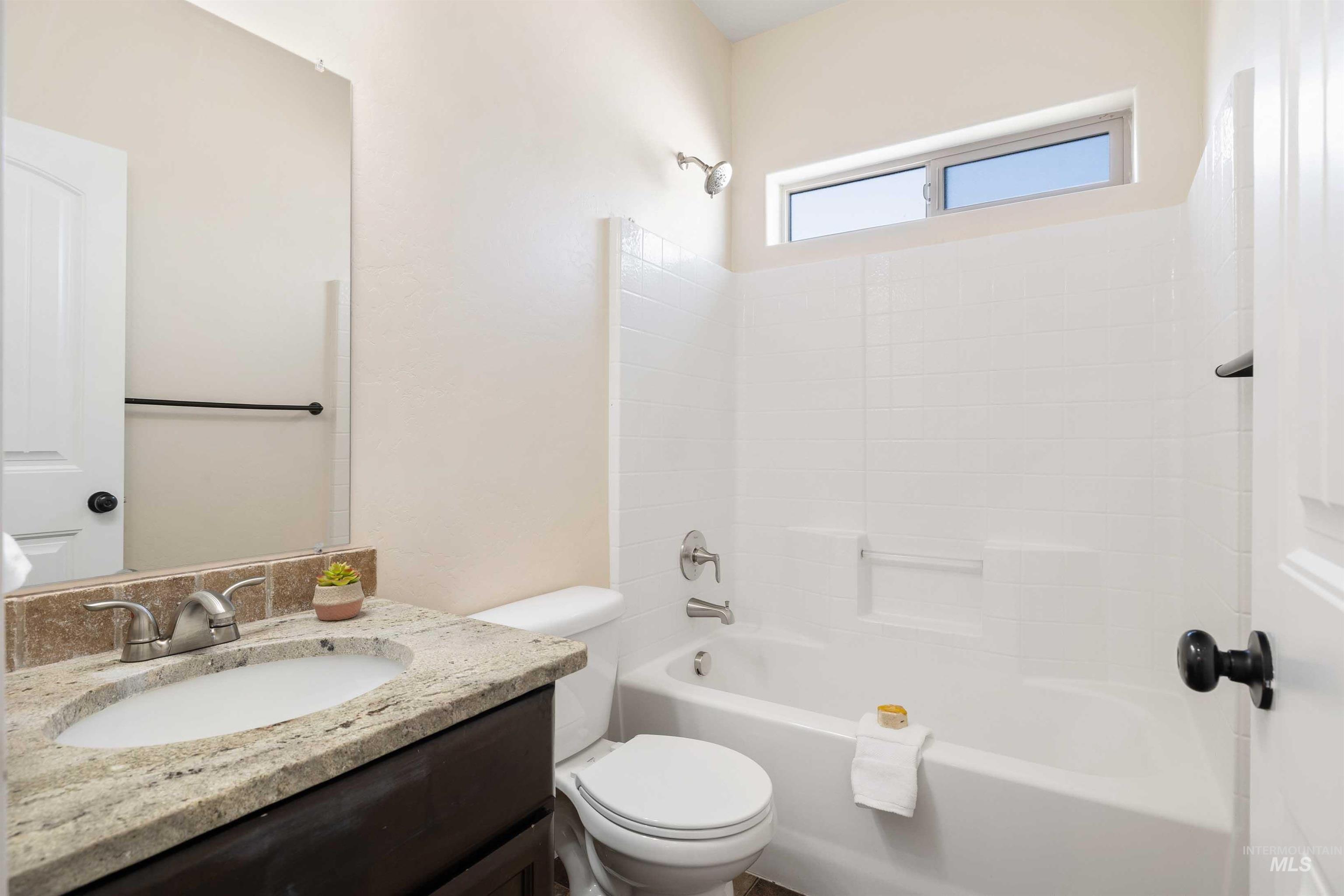 240 Glacier Meadows Way Property Photo 19