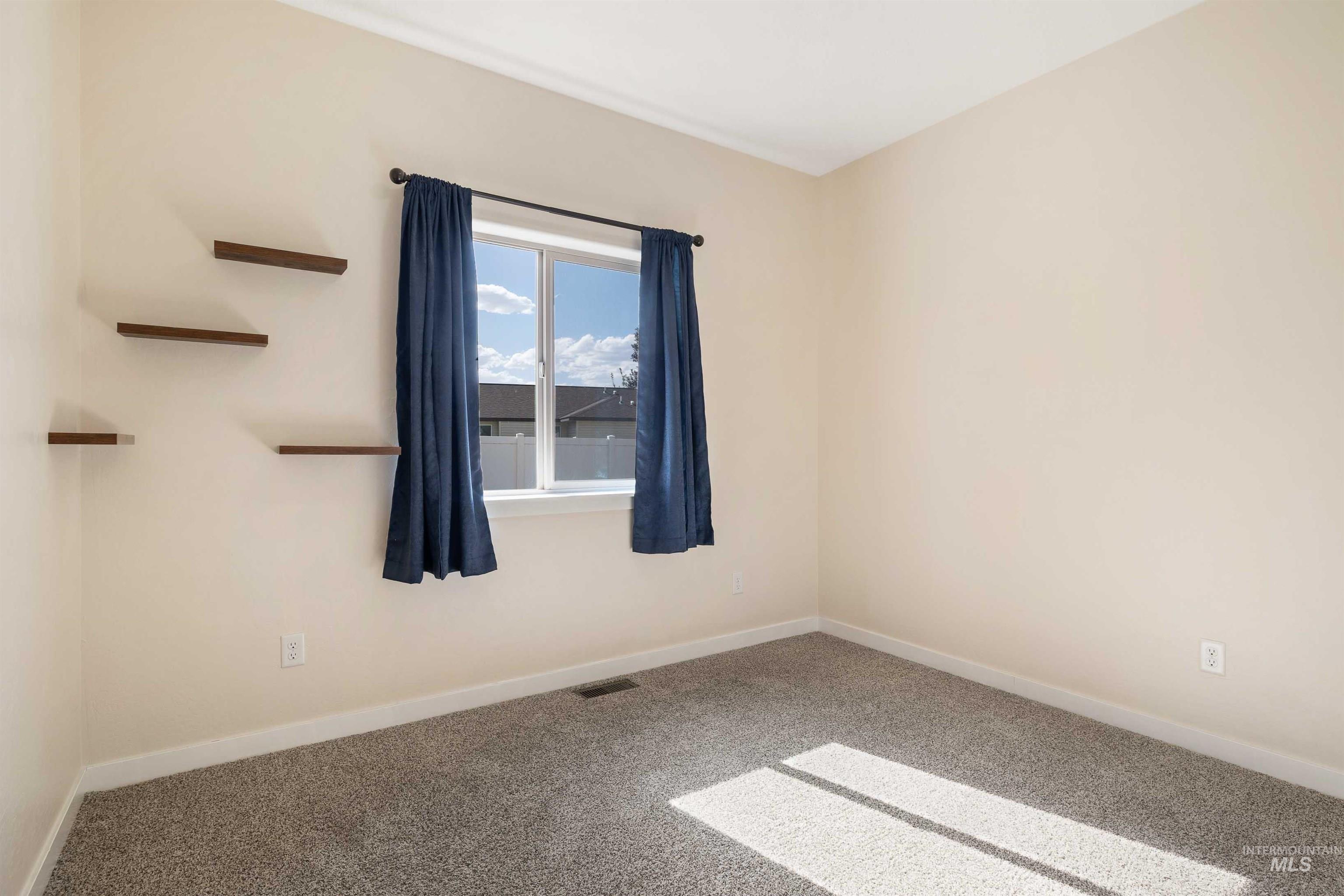 240 Glacier Meadows Way Property Photo 20