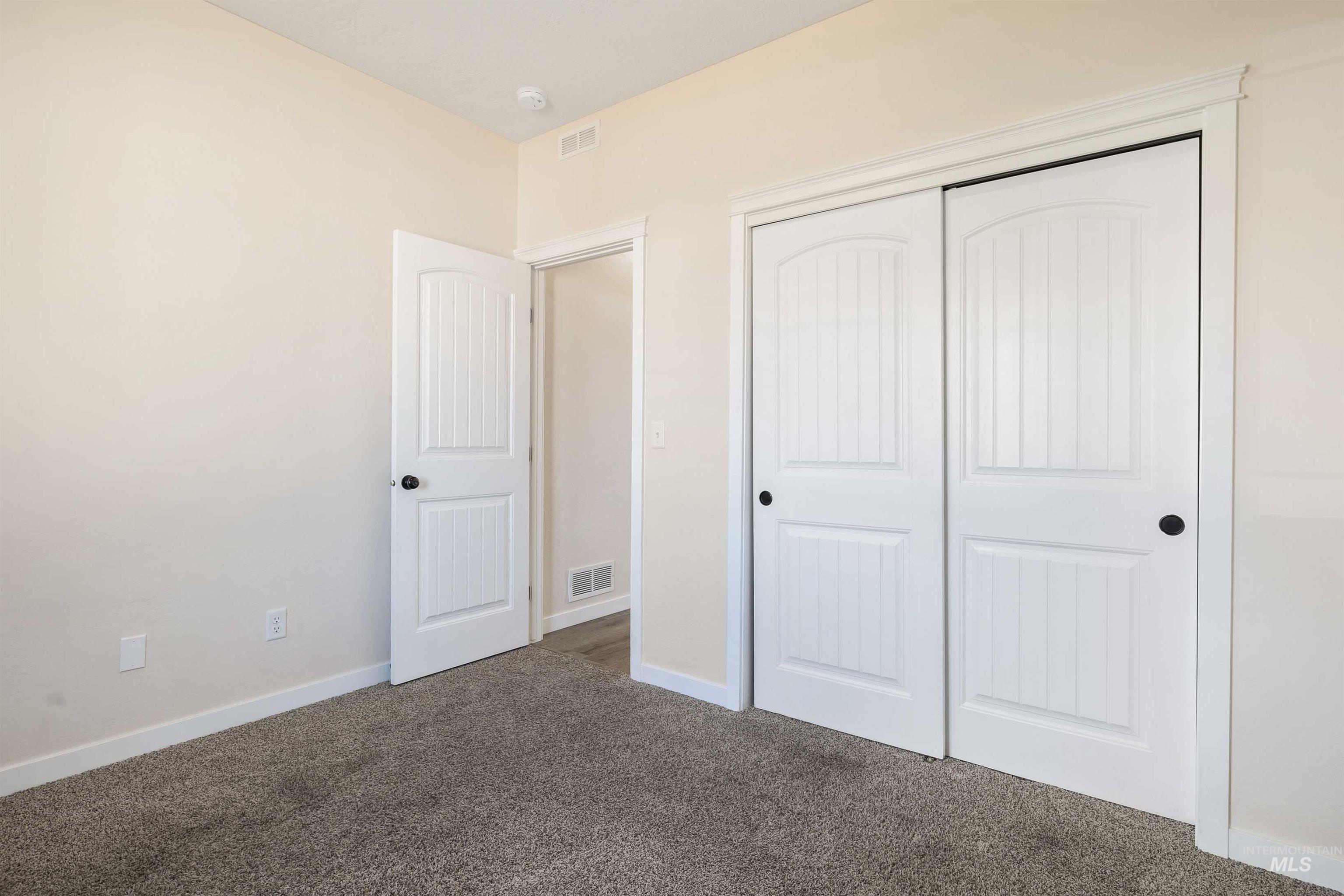 240 Glacier Meadows Way Property Photo 21