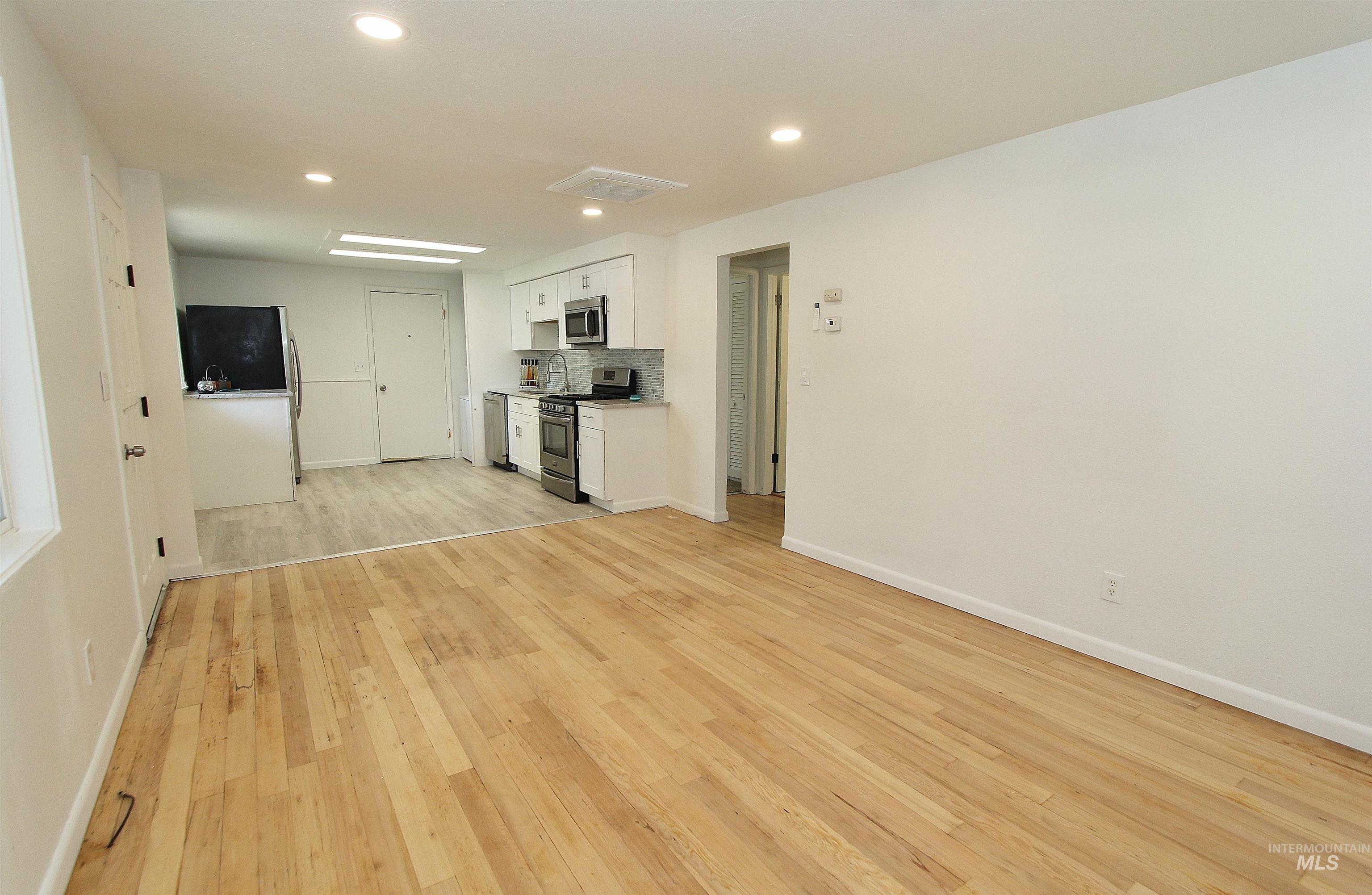4026 N Christine St Property Photo 5