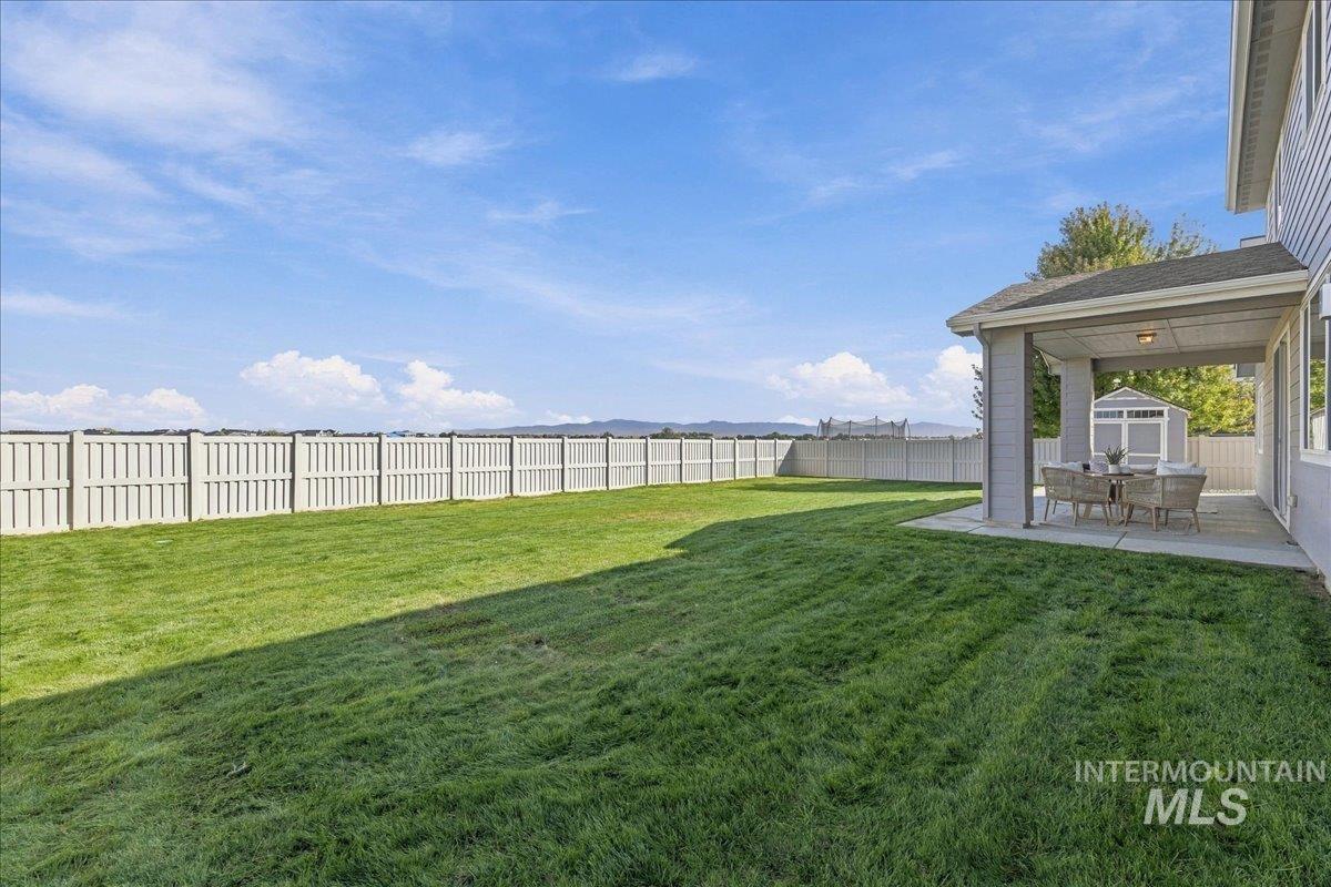 1122 W Seldovia Dr Property Photo 3