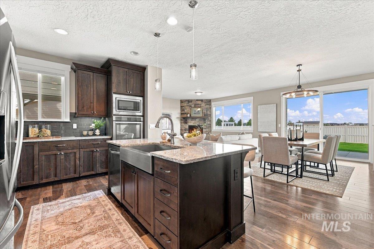 1122 W Seldovia Dr Property Photo 8