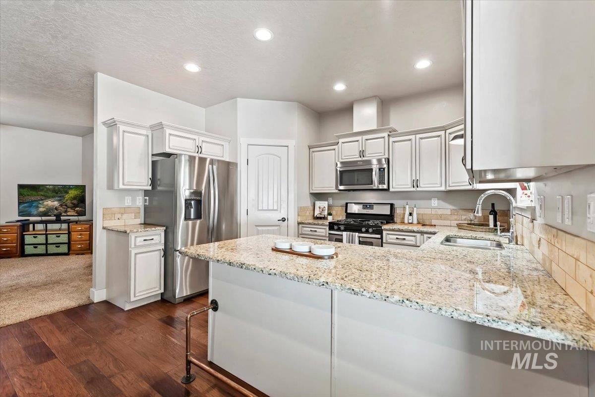 908 Walnut St Property Photo 14