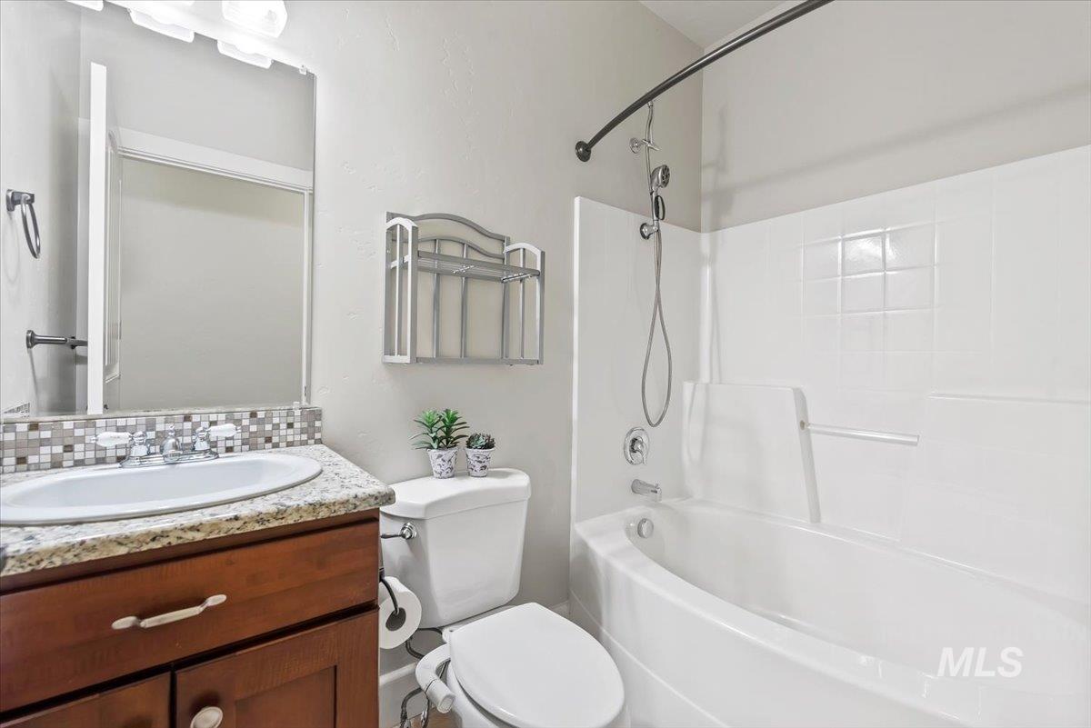 908 Walnut St Property Photo 24