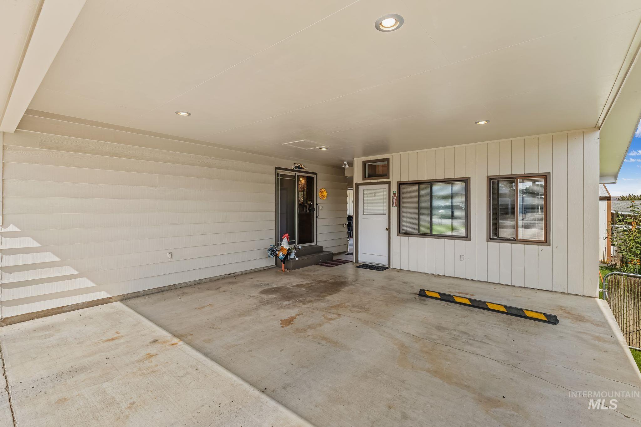 1231 Airway Ave Property Photo 4