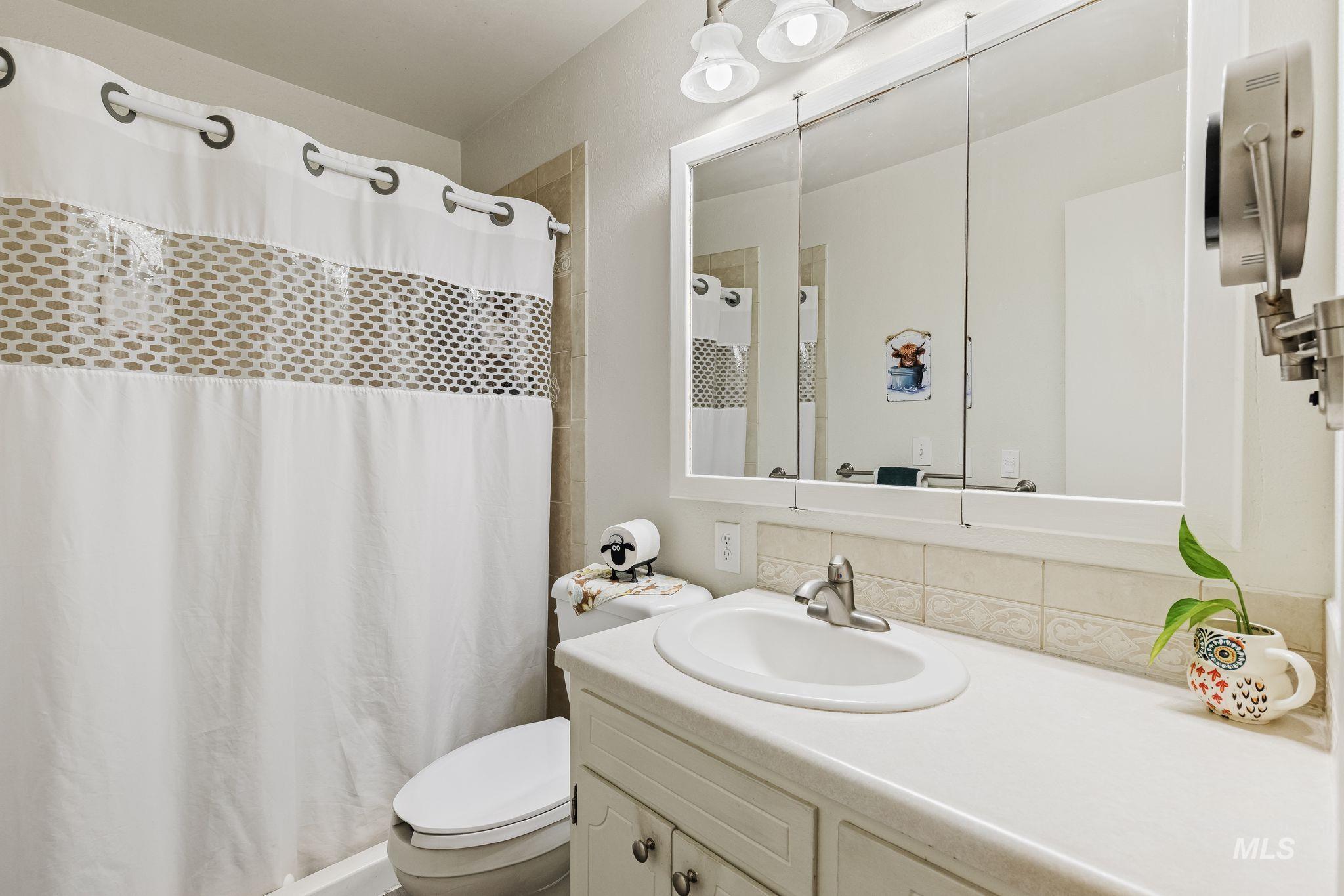 1231 Airway Ave Property Photo 18