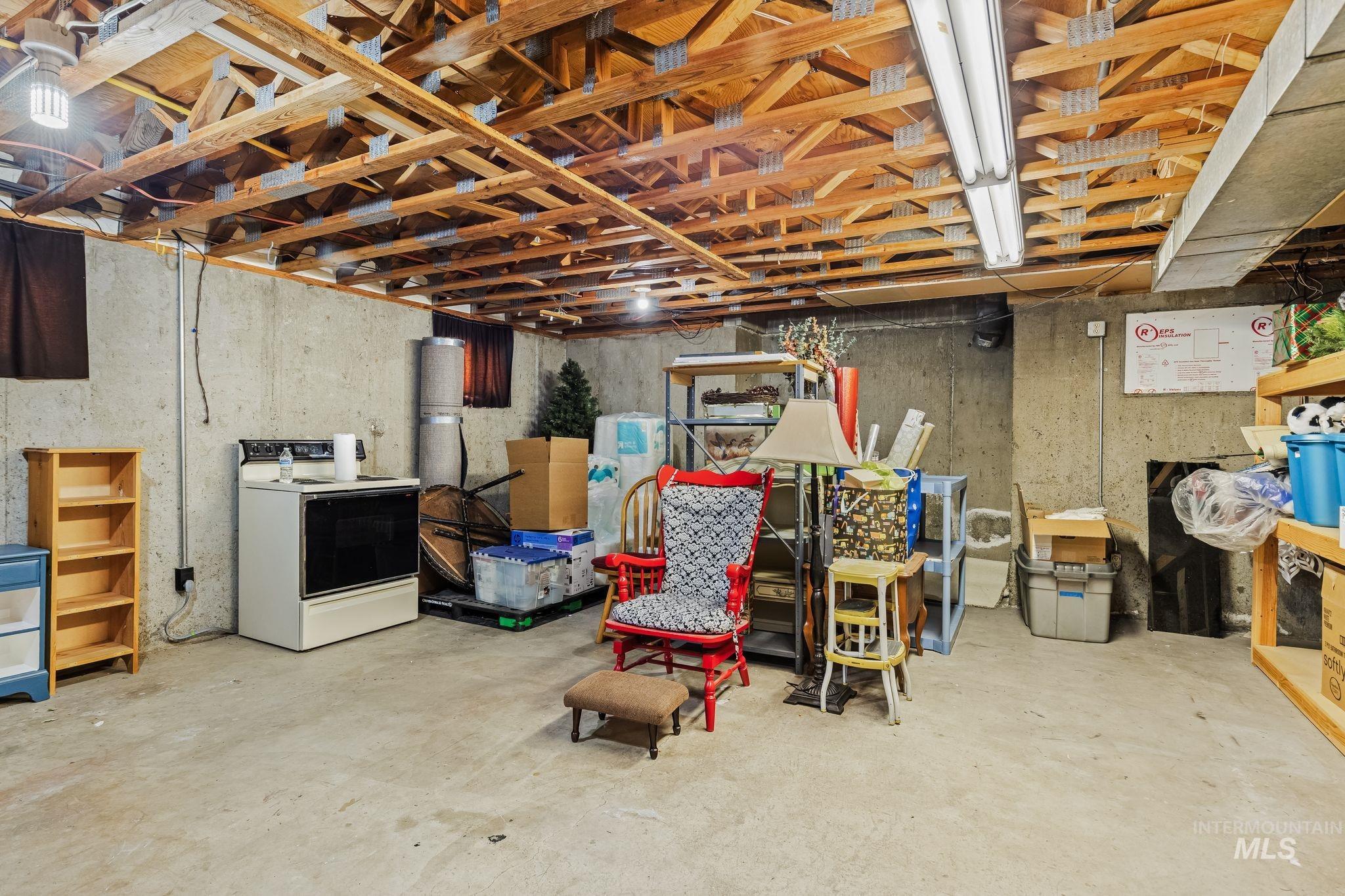 1231 Airway Ave Property Photo 32