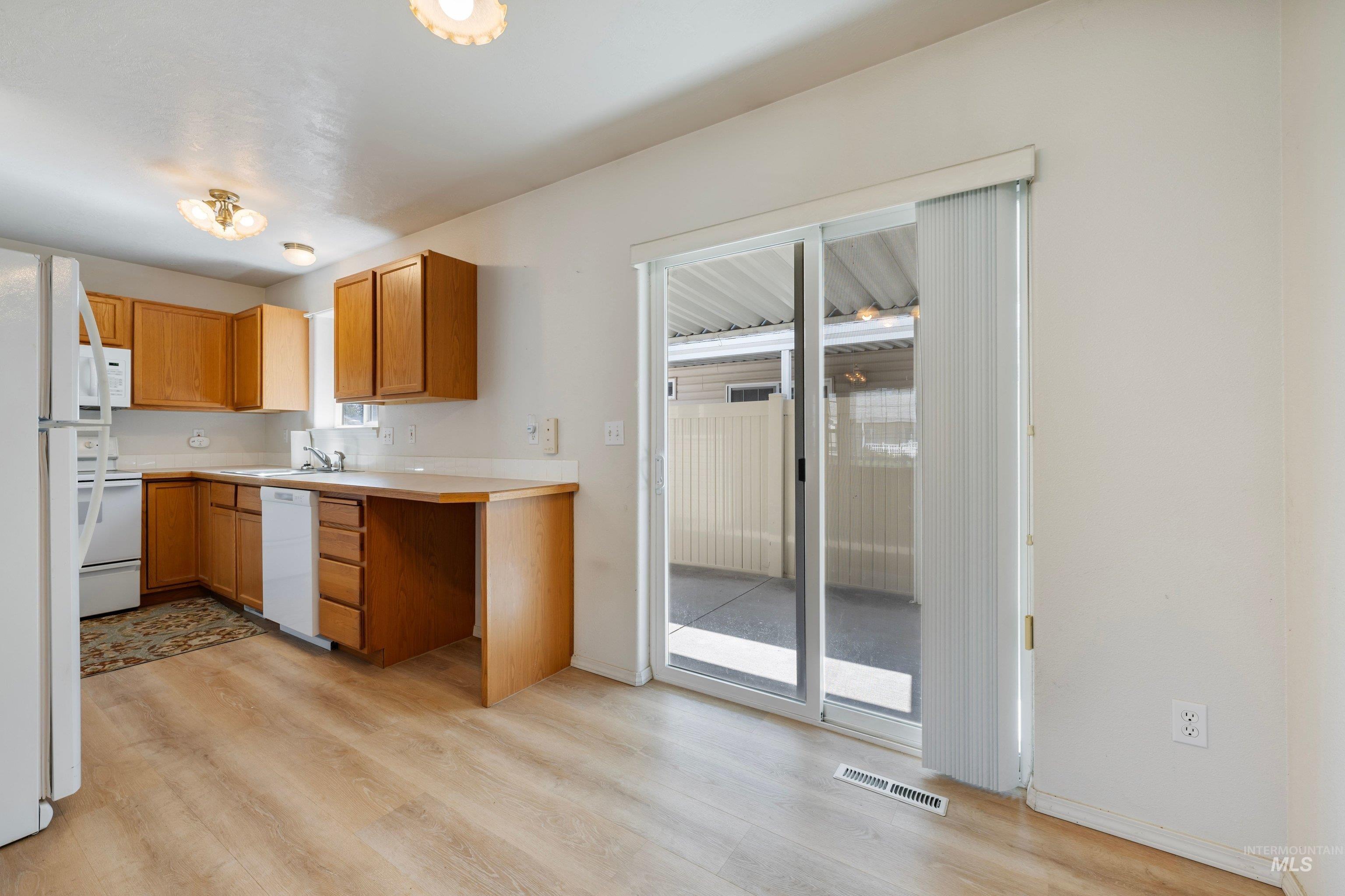 2110 Glenn Way Property Photo 12