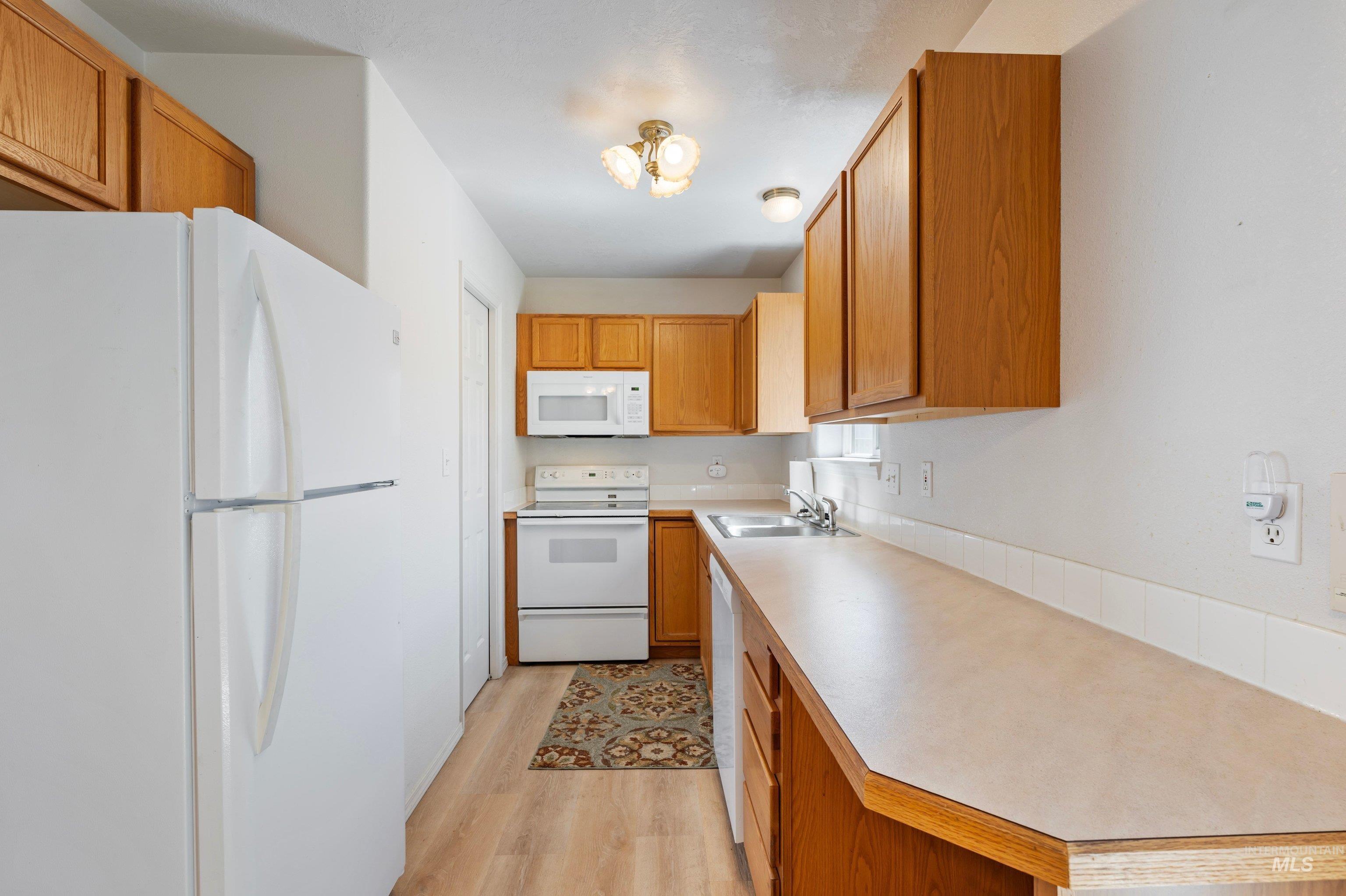 2110 Glenn Way Property Photo 13