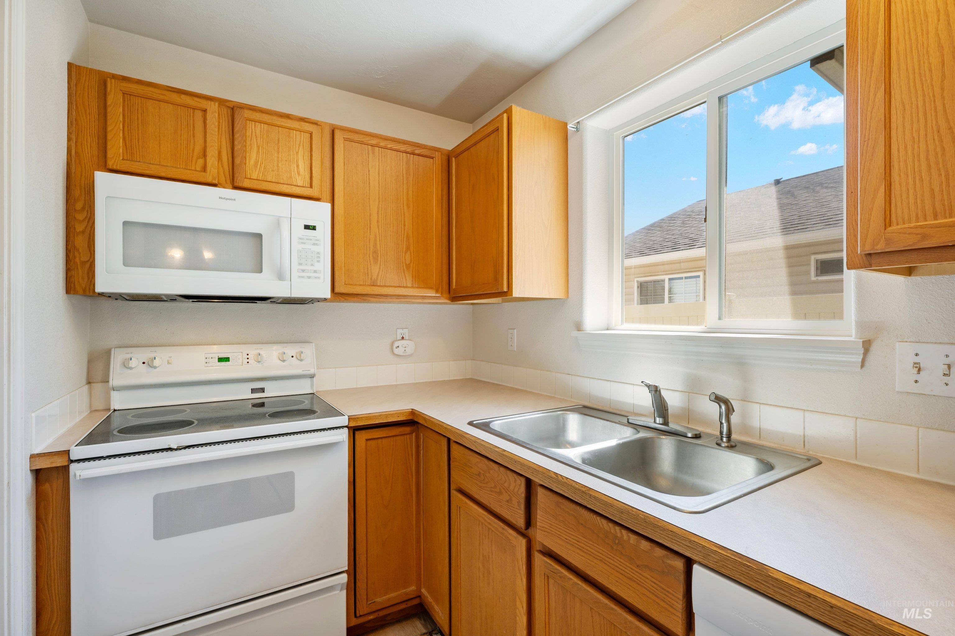 2110 Glenn Way Property Photo 14