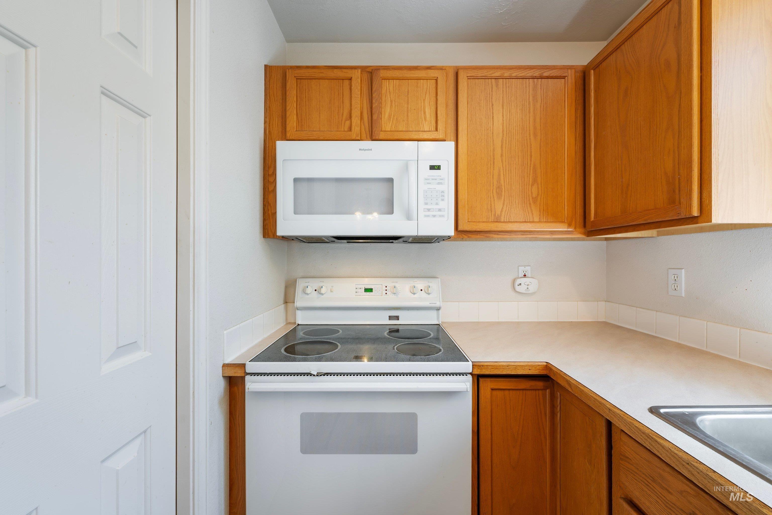 2110 Glenn Way Property Photo 15